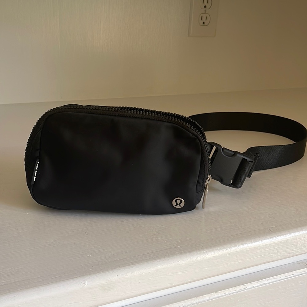 Lululemon Athletica Everywhere Beltbag black